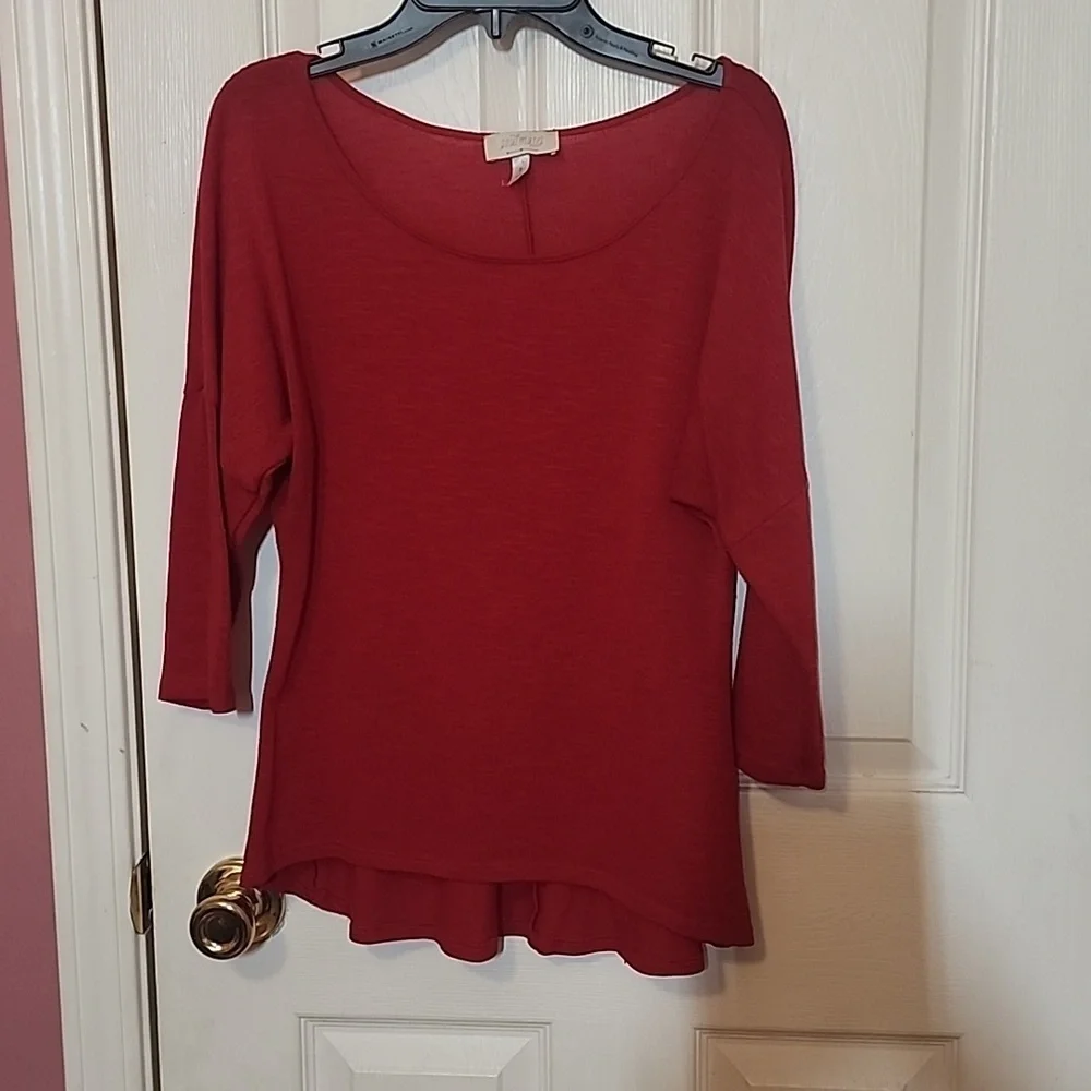 SOULMATES RED 3/4 LENGTH SLEEVE TOP SZ S